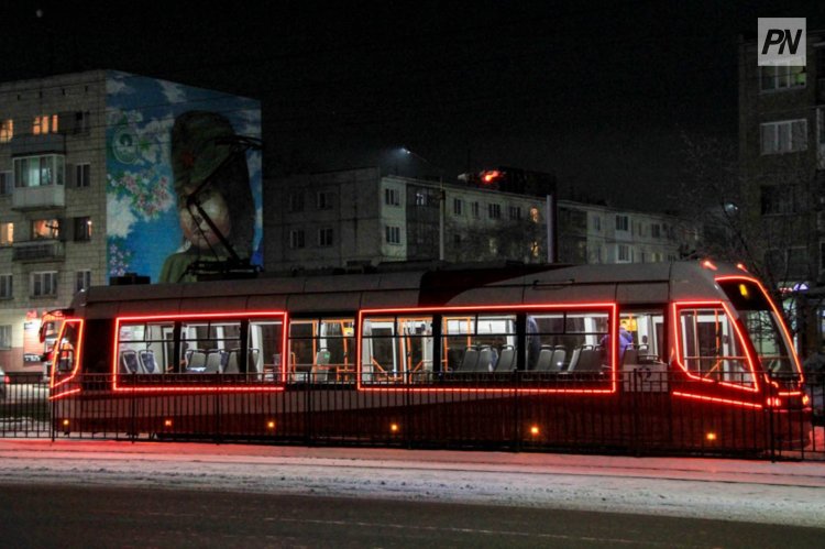 Павлодардың трамвай өткелдеріндегі шұңқырлар уақытша жөнделе бастады