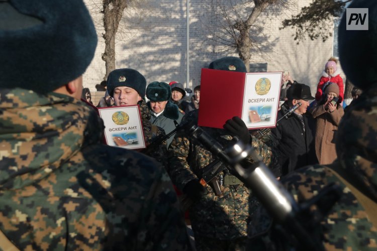 В Павлодаре выпускники военной кафедры не получат бумажные военные билеты