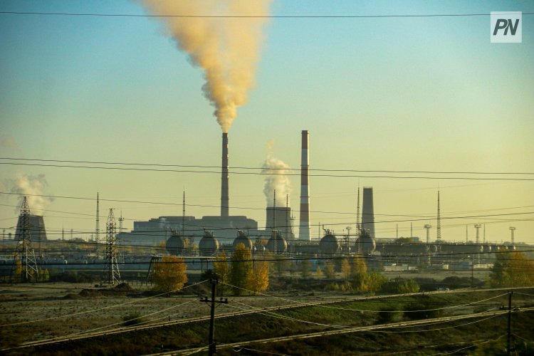 Жители Павлодара пожаловались на запах гари