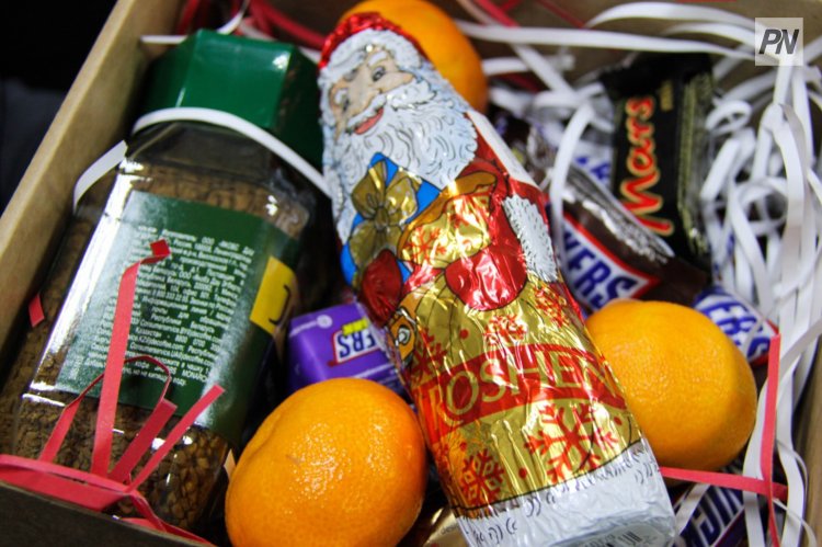 Дети из Аксу получили просроченные конфеты на Новый год