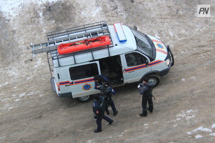 В Аксу спасатели освободили водителя, зажатого в кабине Камаза