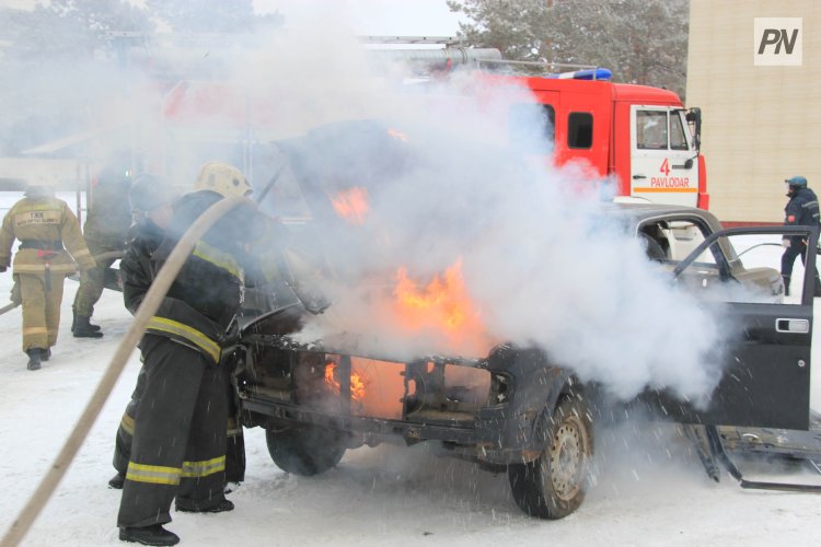 В Аксу сгорел легковой автомобиль