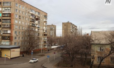 Жильцы павлодарской многоэтажки попросили отремонтировать крышу: что ответил аким