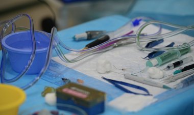 Күрделі ота: Павлодарлық хирургтар екі тұрғынның көз жанарын қайтарды