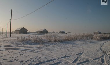 Экибастузский участковый нашел замерзающих в степи людей