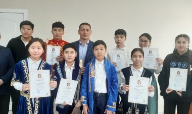 В Павлодаре прошел айтыс юных акынов