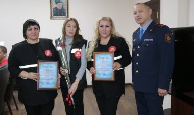 Павлодарские полицейские наградили волонтеров