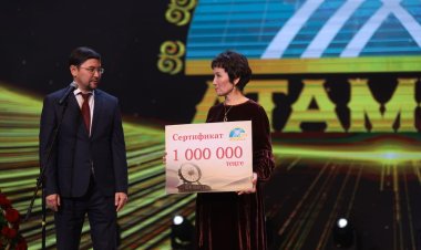 Екібастұзда «Атамұра» орталығына миллион теңгелік сертификат табысталды