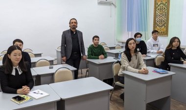 Павлодарда Түрік профессоры студенттерге екі елдің тарихы жайлы дәріс оқиды