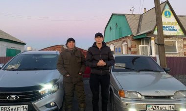 100 теңгелік такси: Аққулы жастары жұма сайын тұрғындарды тасымалдайды