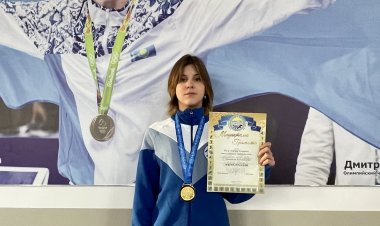 Юная павлодарская пловчиха оформила золотой хет-трик
