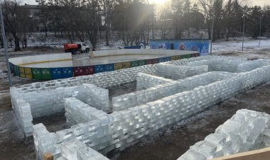В Павлодаре начали восстанавливать ледовый городок