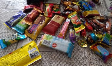 Ақсуда ерекше балаларға мерзімі өтіп кеткен тәттілер таратылған