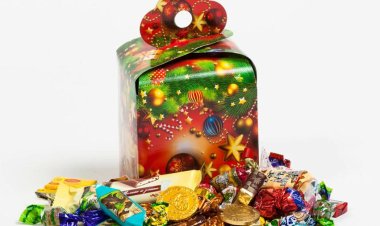 Аким Аксу извинился за просроченные конфеты в детских подарках