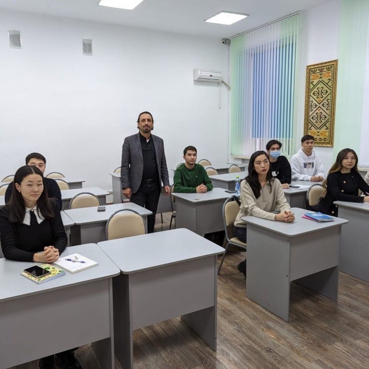 Павлодарда Түрік профессоры студенттерге екі елдің тарихы жайлы дәріс оқиды