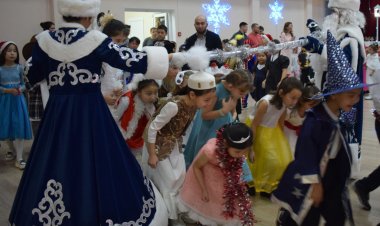Экибастузские депутаты превратились в Деда Мороза