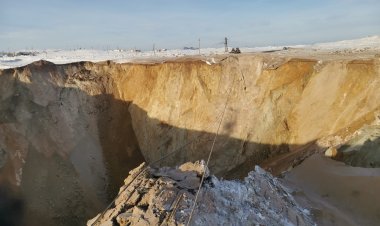 Спасатели расчистили края обвала на Майкаинском руднике