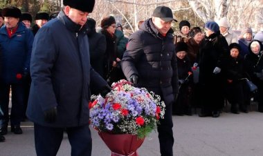 На здание акимата Аксу добавили имя