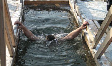 Павлодарда Крещение мерекесіне орай мұзды суға түсетін жерлер белгіленді