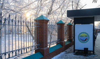 Екібастұзда полицейлер автобус аялдамасында тоңып қалған әйелді үйіне жеткізді