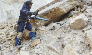 Майқайыңдағы апат: Шұңқыр түбінде оттегі баллоны мен құтқарушының сөмкесі табылды