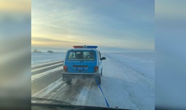 Павлодарлық полицейлер тоңып қалған жолаушыларды құтқарды