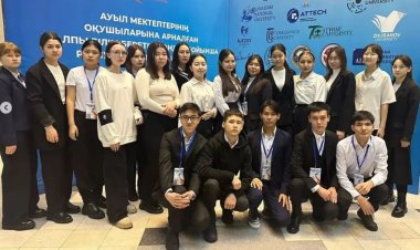 Две павлодарские школьницы получили грант международного вуза
