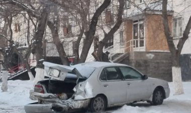 Павлодарлық жүргізуші автотұрақта тұрған көлікке соғылды