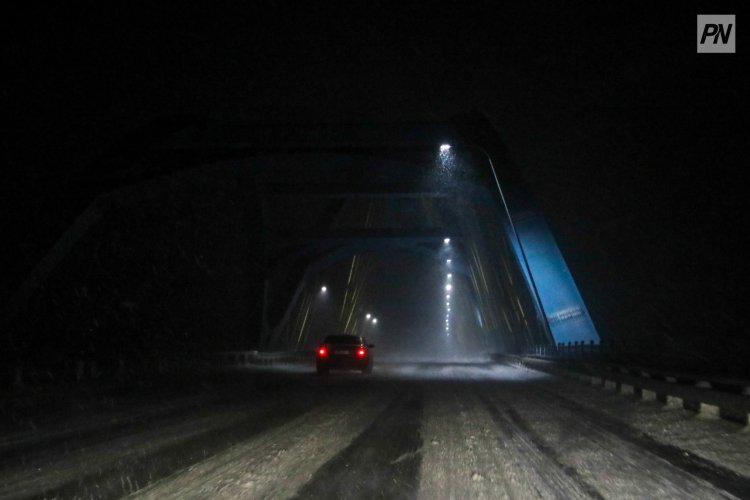 Павлодарлық полицейлер бензинсіз қалған шетелдіктерге көмектесті