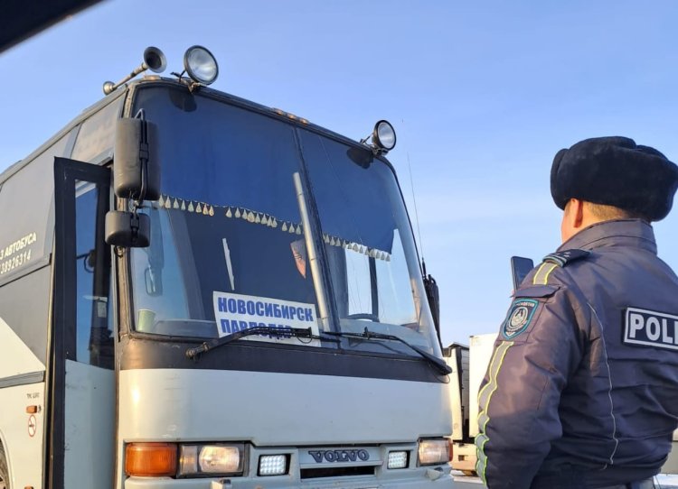 Павлодарлық полицейлер Новосібір автобусының жолаушыларына көмектесті