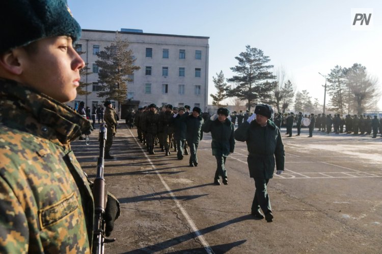 Командование воинской части поздравило павлодарцев