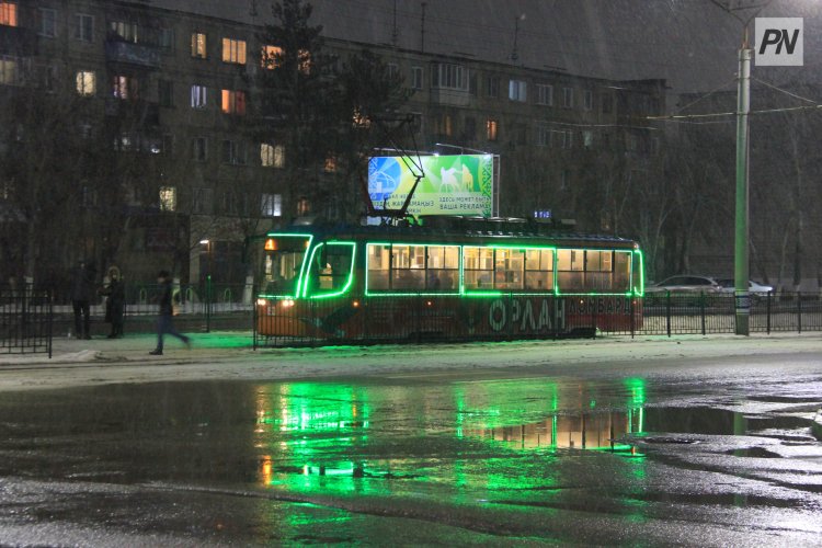 В Павлодаре залатают выбоины на трамвайных путях