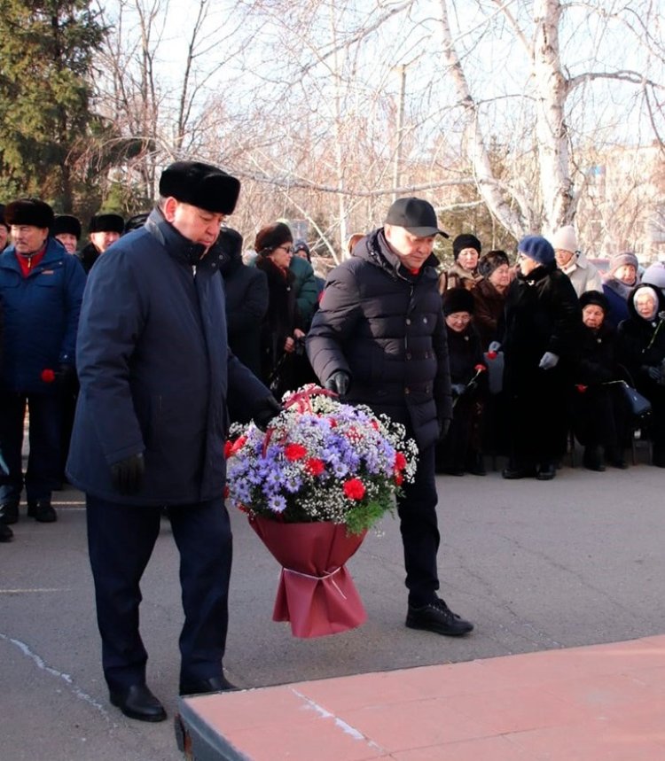 На здание акимата Аксу добавили имя