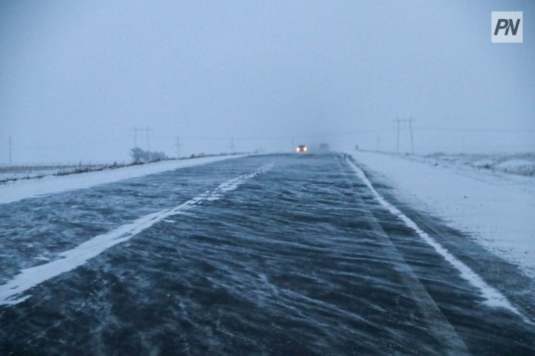 Павлодарцев попросили не выезжать на трассы в непогоду