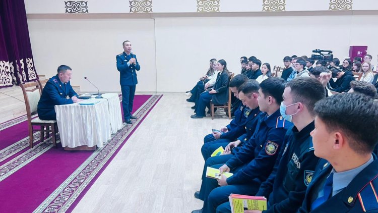 Павлодарским ученикам рассказали о преимуществах обучения в вузах МВД