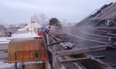Успен ауданында жанған жер үйден газ баллоны шығарылды