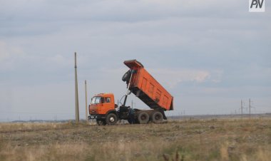 Ақсуда жүргізуші КамАЗ кабинасында қысылып қалды
