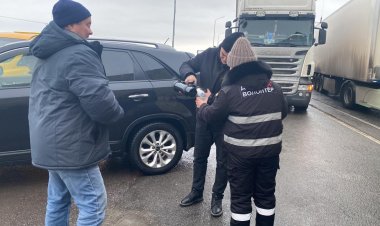 Павлодар облысының тас жолдарында 350-ден астам көлік тұрып қалды