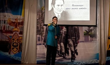 Павлодарда сарбаздар мен әскери бөлімнің арулары Мұқағали жырларын оқыды