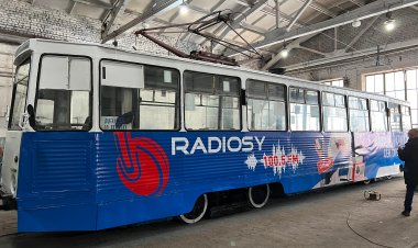 Павлодарда трамвай «Halyq radiosy»-ның логотипімен жүреді