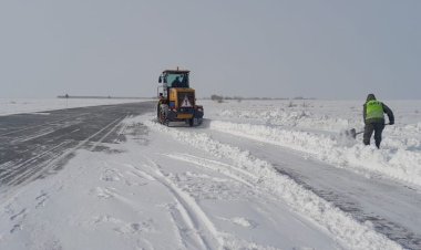 Снежный накат выявили на десятках километров павлодарских дорог