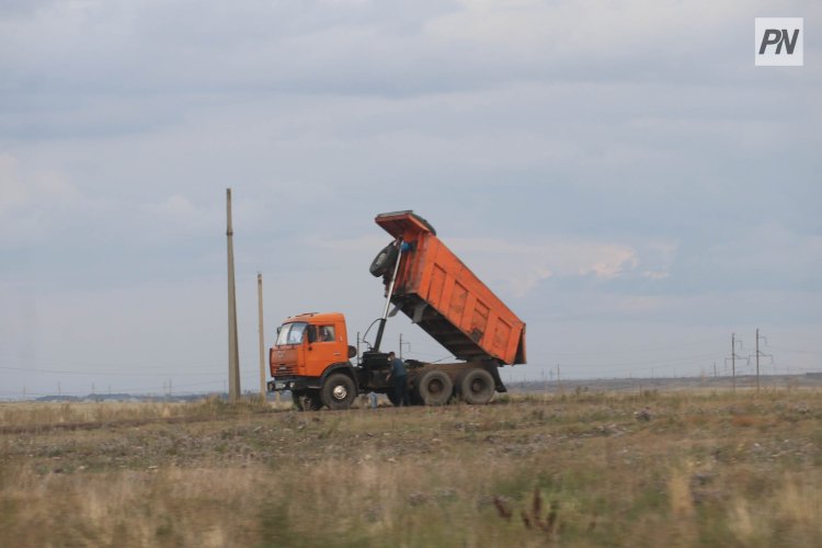 Ақсуда жүргізуші КамАЗ кабинасында қысылып қалды