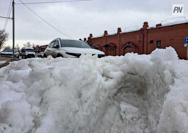 Павлодарские спасатели вызволили людей из снежного плена