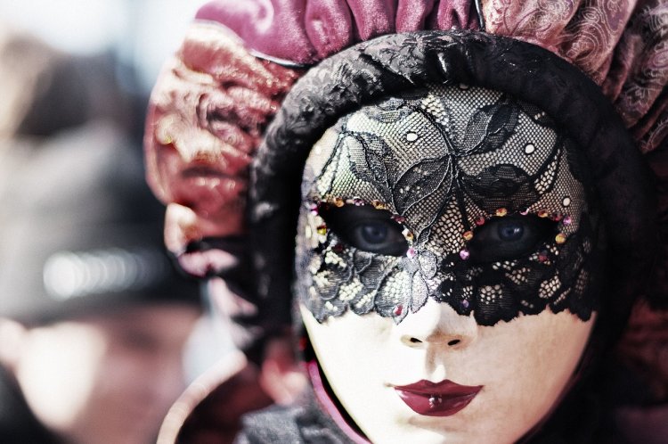 В Италии продлили Венецианский карнавал