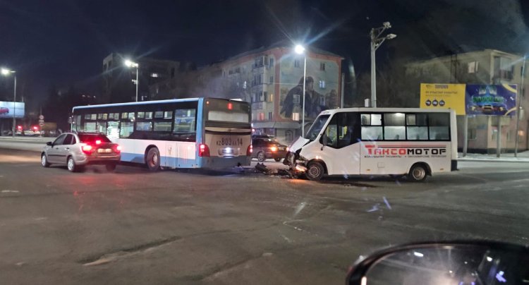 Павлодарда қоғамдық көліктердің қатысуымен жол-көлік апаты болған