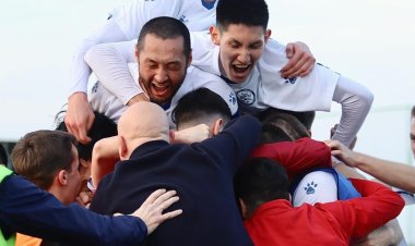 Асайын Байханов «Ертіс» ФК-ның жанкүйерлерін құттықтады