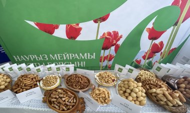 Павлодарские школьники встретили День объятий баурсаками