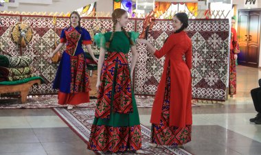 В Павлодаре показали коллекции нарядов с казахскими узорами