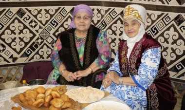 Мастерицы Павлодарского района угостили работников культуры региона