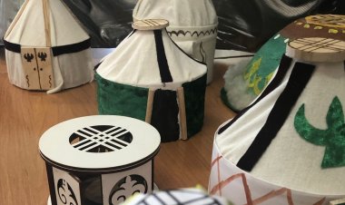 Мини-юрты из спичек и гипса собрали павлодарские осуждённые